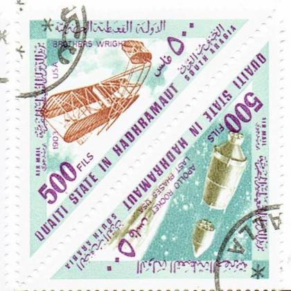 500 FILS RIGHT BROTHER AND APOLLO ROCKET QUAITI STATE OF HADHRAMAUT SOUTH ARABIA TRIANGLE SHAPED COMMEMORATIVE STAMP SET  WS 1