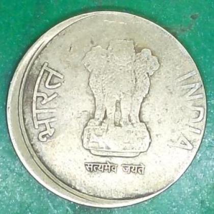 DIE SHIFT ERROR  2011 KOLKATA MINT 5 RUPEES BRASS  COIN JK251